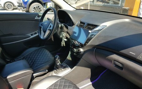 Hyundai Solaris II рестайлинг, 2013 год, 735 000 рублей, 9 фотография