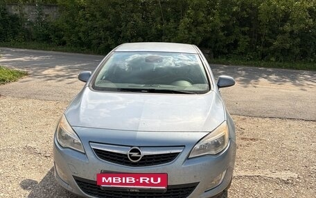 Opel Astra J, 2011 год, 590 000 рублей, 2 фотография