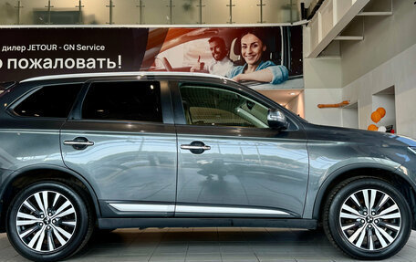 Mitsubishi Outlander III рестайлинг 3, 2019 год, 1 949 000 рублей, 4 фотография