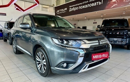 Mitsubishi Outlander III рестайлинг 3, 2019 год, 1 949 000 рублей, 3 фотография