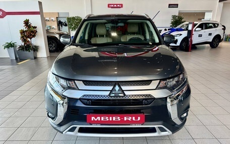 Mitsubishi Outlander III рестайлинг 3, 2019 год, 1 949 000 рублей, 2 фотография