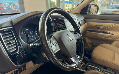 Mitsubishi Outlander III рестайлинг 3, 2019 год, 1 949 000 рублей, 9 фотография