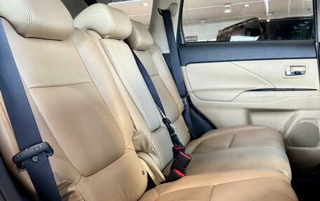 Mitsubishi Outlander III рестайлинг 3, 2019 год, 1 949 000 рублей, 15 фотография