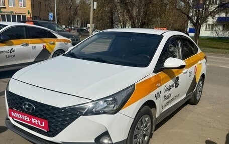 Hyundai Solaris II рестайлинг, 2021 год, 825 000 рублей, 4 фотография