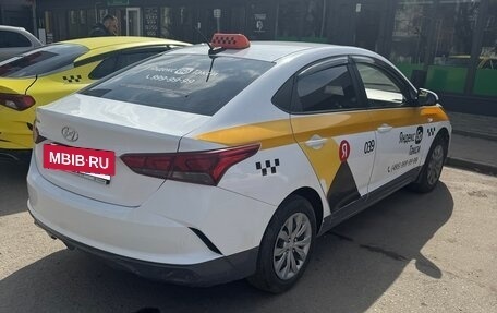Hyundai Solaris II рестайлинг, 2021 год, 825 000 рублей, 2 фотография