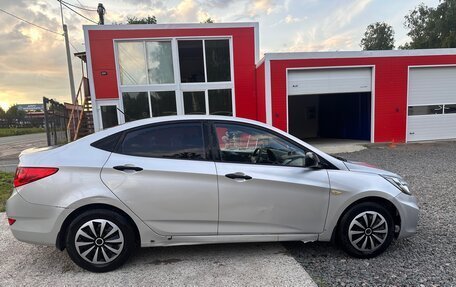 Hyundai Solaris II рестайлинг, 2011 год, 450 000 рублей, 3 фотография