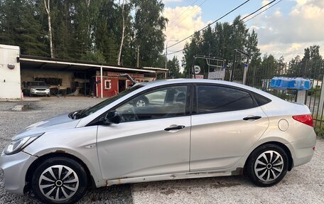 Hyundai Solaris II рестайлинг, 2011 год, 450 000 рублей, 2 фотография