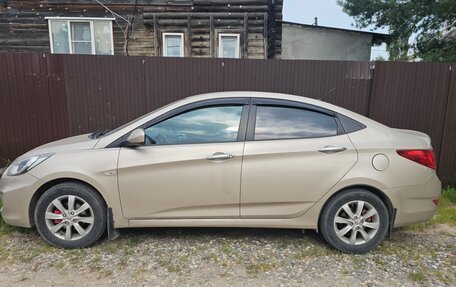 Hyundai Solaris II рестайлинг, 2012 год, 650 000 рублей, 3 фотография