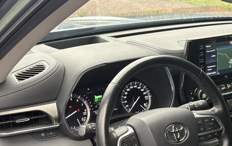 Toyota Highlander, 2021 год, 4 990 000 рублей, 7 фотография