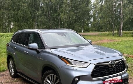 Toyota Highlander, 2021 год, 4 990 000 рублей, 3 фотография