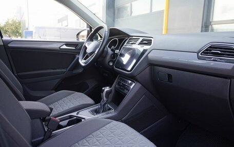 Volkswagen Tiguan II, 2021 год, 2 670 000 рублей, 11 фотография