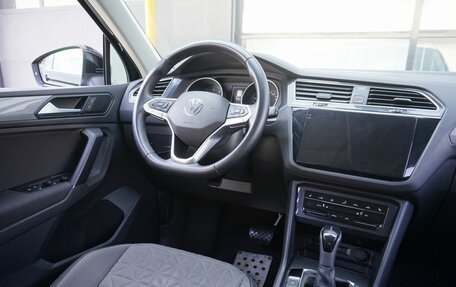 Volkswagen Tiguan II, 2021 год, 2 670 000 рублей, 13 фотография