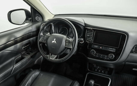 Mitsubishi Outlander III рестайлинг 3, 2018 год, 2 189 000 рублей, 10 фотография