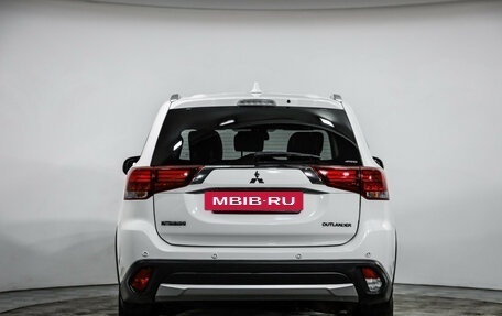 Mitsubishi Outlander III рестайлинг 3, 2018 год, 2 189 000 рублей, 7 фотография