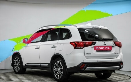 Mitsubishi Outlander III рестайлинг 3, 2018 год, 2 189 000 рублей, 8 фотография