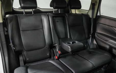 Mitsubishi Outlander III рестайлинг 3, 2018 год, 2 189 000 рублей, 26 фотография
