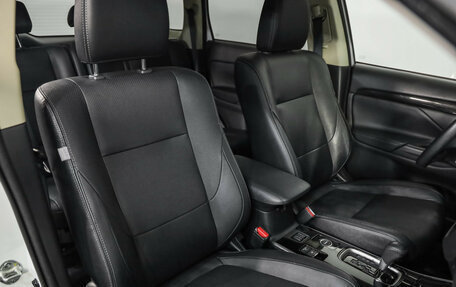 Mitsubishi Outlander III рестайлинг 3, 2018 год, 2 189 000 рублей, 25 фотография