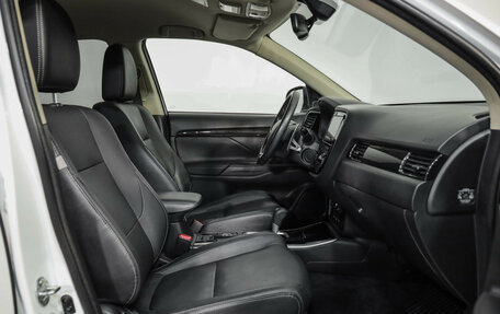 Mitsubishi Outlander III рестайлинг 3, 2018 год, 2 189 000 рублей, 24 фотография