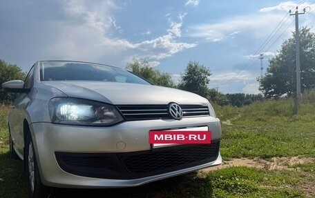 Volkswagen Polo VI (EU Market), 2011 год, 690 000 рублей, 2 фотография