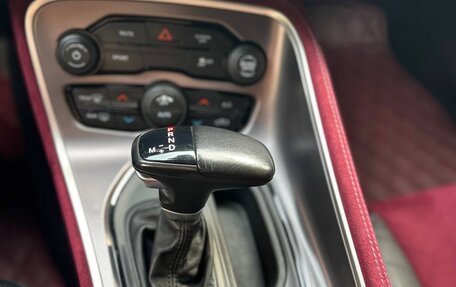Dodge Challenger III рестайлинг 2, 2019 год, 3 450 000 рублей, 11 фотография