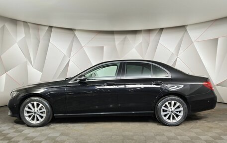 Mercedes-Benz E-Класс, 2019 год, 3 100 000 рублей, 5 фотография