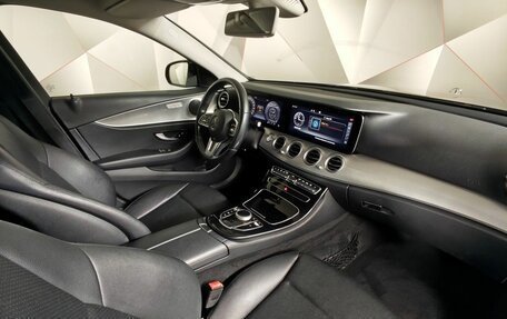 Mercedes-Benz E-Класс, 2019 год, 3 100 000 рублей, 13 фотография