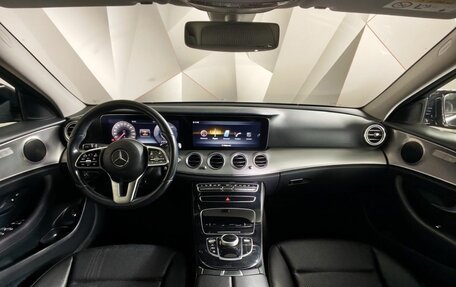 Mercedes-Benz E-Класс, 2019 год, 3 100 000 рублей, 14 фотография
