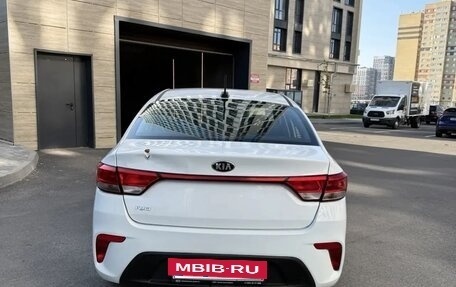 KIA Rio IV, 2018 год, 750 000 рублей, 6 фотография