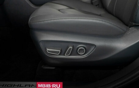 Toyota Highlander, 2026 год, 5 249 000 рублей, 24 фотография