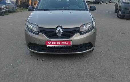 Renault Logan II, 2015 год, 600 000 рублей, 2 фотография