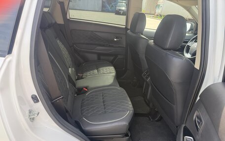 Mitsubishi Outlander III рестайлинг 3, 2022 год, 3 050 000 рублей, 5 фотография