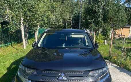 Mitsubishi Outlander III рестайлинг 3, 2020 год, 3 400 000 рублей, 2 фотография