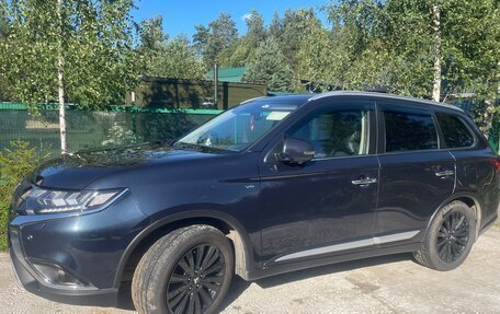 Mitsubishi Outlander III рестайлинг 3, 2020 год, 3 400 000 рублей, 3 фотография