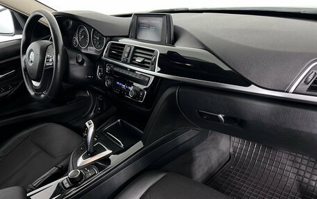 BMW 3 серия, 2018 год, 1 597 000 рублей, 16 фотография
