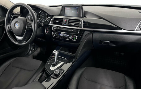 BMW 3 серия, 2018 год, 1 597 000 рублей, 12 фотография