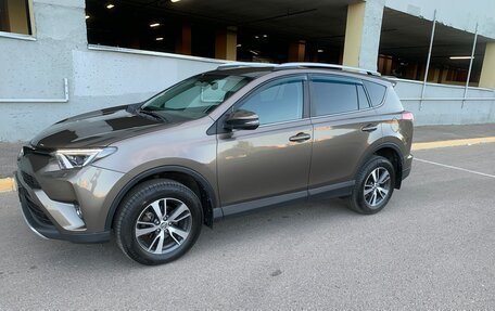 Toyota RAV4, 2018 год, 2 400 000 рублей, 5 фотография