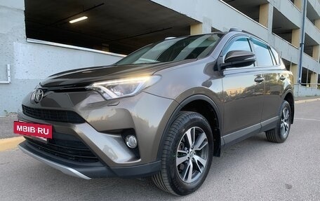 Toyota RAV4, 2018 год, 2 400 000 рублей, 2 фотография