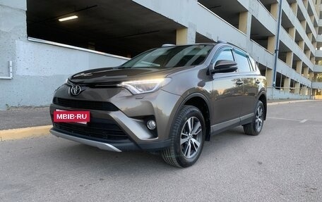 Toyota RAV4, 2018 год, 2 400 000 рублей, 3 фотография