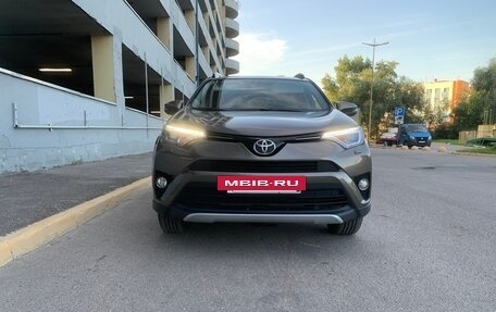 Toyota RAV4, 2018 год, 2 400 000 рублей, 7 фотография
