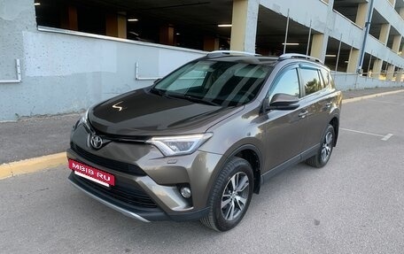 Toyota RAV4, 2018 год, 2 400 000 рублей, 4 фотография