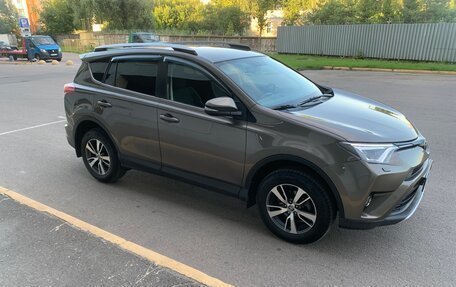 Toyota RAV4, 2018 год, 2 400 000 рублей, 13 фотография