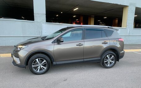 Toyota RAV4, 2018 год, 2 400 000 рублей, 21 фотография