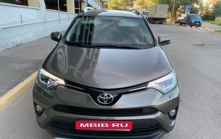 Toyota RAV4, 2018 год, 2 400 000 рублей, 9 фотография