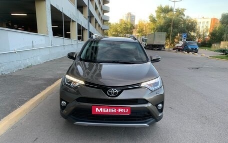 Toyota RAV4, 2018 год, 2 400 000 рублей, 8 фотография