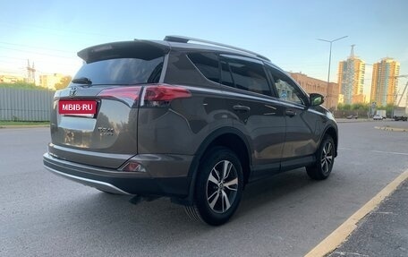 Toyota RAV4, 2018 год, 2 400 000 рублей, 15 фотография