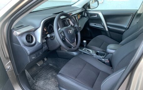 Toyota RAV4, 2018 год, 2 400 000 рублей, 24 фотография
