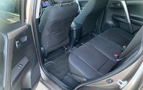 Toyota RAV4, 2018 год, 2 400 000 рублей, 28 фотография