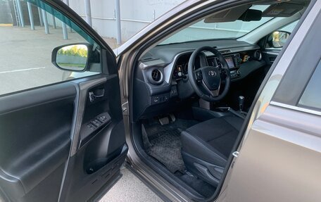 Toyota RAV4, 2018 год, 2 400 000 рублей, 26 фотография
