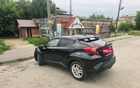 Toyota C-HR I рестайлинг, 2019 год, 1 700 000 рублей, 4 фотография