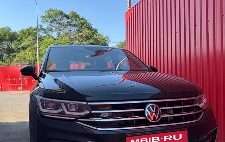 Volkswagen Tiguan II, 2021 год, 3 150 000 рублей, 2 фотография